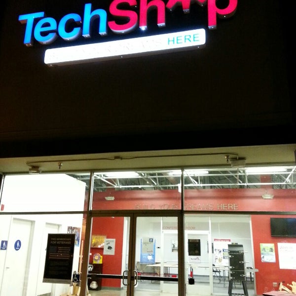รูปภาพถ่ายที่ TechShop San Jose โดย Drew เมื่อ 4/30/2014