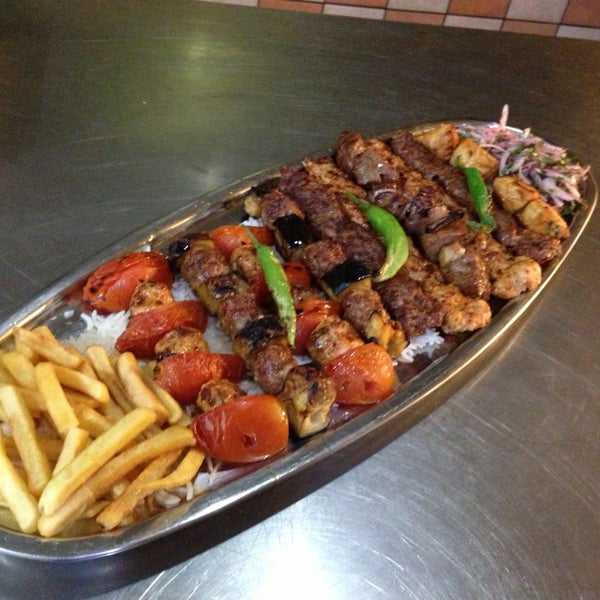 5/9/2013 tarihinde Mustafa O.ziyaretçi tarafından Khayal Restaurant'de çekilen fotoğraf