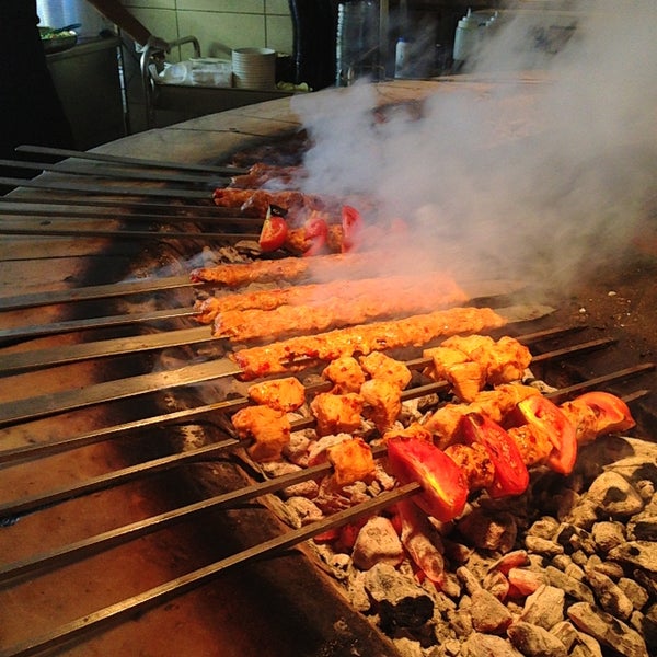 รูปภาพถ่ายที่ Khayal Restaurant โดย Mustafa O. เมื่อ 5/9/2013