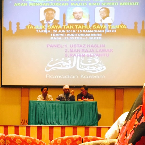 Auditorium Bangunan Malaysian Re Auditorium