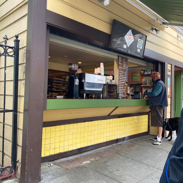 5/29/2021 tarihinde Richie W.ziyaretçi tarafından Dynamo Donut &amp; Coffee'de çekilen fotoğraf
