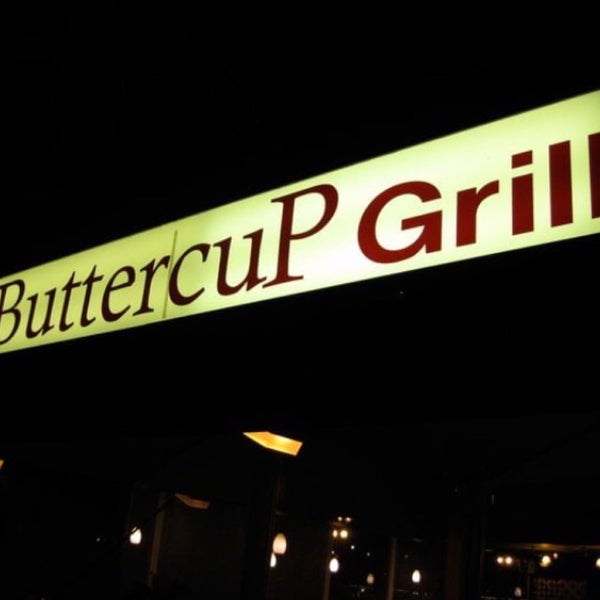 Foto tirada no(a) Buttercup Grill por Richie W. em 12/28/2017