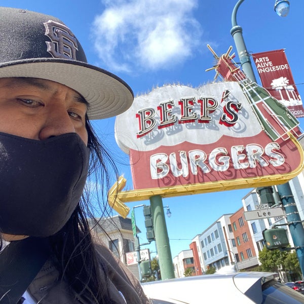 Foto tirada no(a) Beep&#39;s Burgers por Richie W. em 4/7/2021