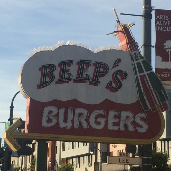 รูปภาพถ่ายที่ Beep&#39;s Burgers โดย Richie W. เมื่อ 10/25/2019