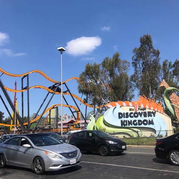 Photo taken at Six Flags Discovery Kingdom by Rania A. on 8/18/2019