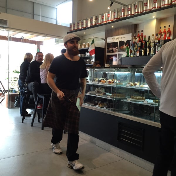 9/5/2015 tarihinde 📷 Fabiano P.ziyaretçi tarafından Dolce Nero Cafés'de çekilen fotoğraf