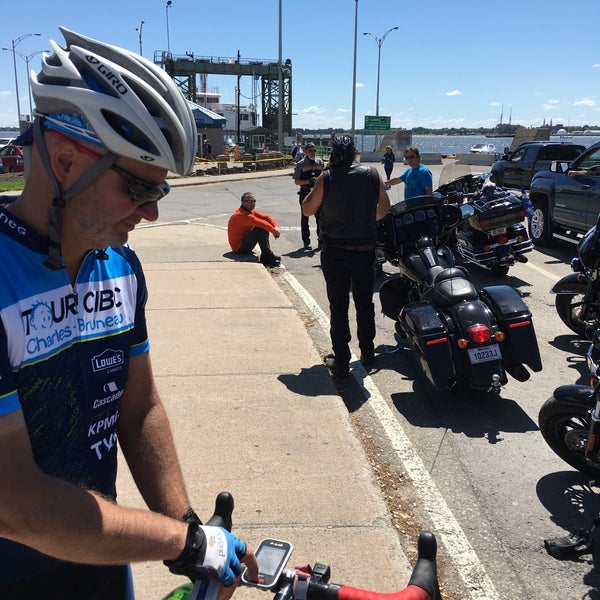 Traversier StIgnacedeLoyola Boat or Ferry