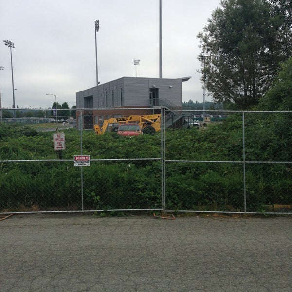 Foto diambil di Husky Baseball Stadium oleh Donegal F. pada 7/19/2013