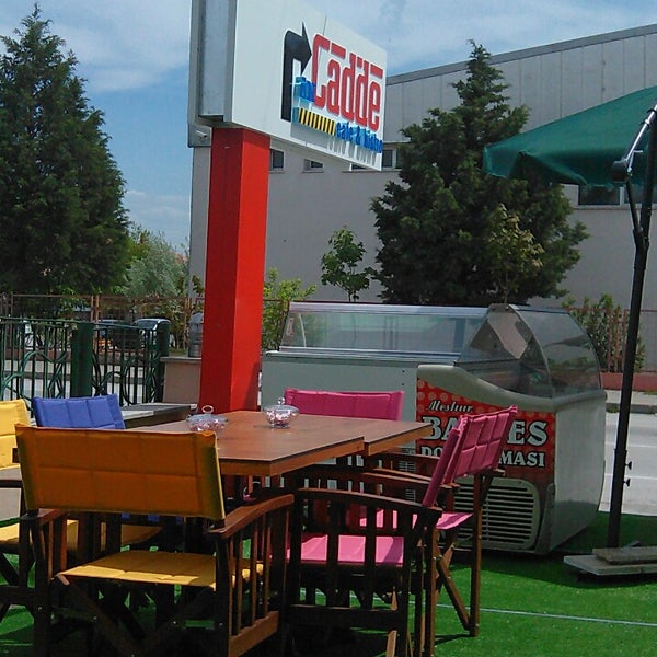 รูปภาพถ่ายที่ Ön Cadde Cafe &amp; Bistro โดย Serkan A. เมื่อ 4/17/2014