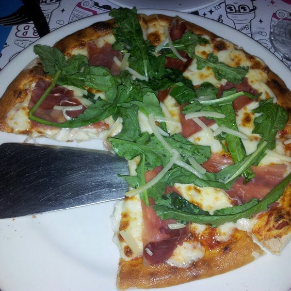 Foto diambil di Brava Pizza &amp; Espuma oleh Vincent D. pada 6/30/2013