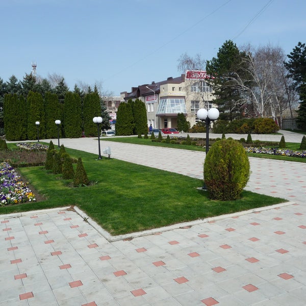 Аптека флора на тбилисской. Изобильная 15. Детская библиотека изобильный. Музей изобильный ставропольский край. Центр занятости изобильный.