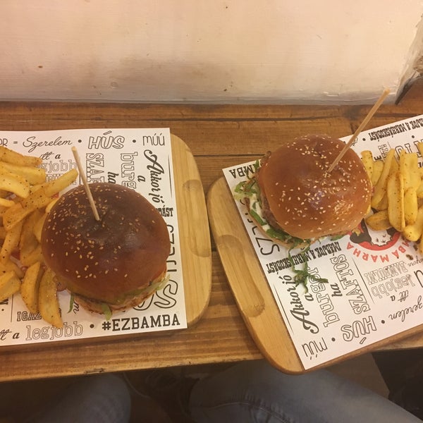 Foto tirada no(a) Bamba Marha Burger Bar por Timi 😼 V. em 11/9/2017