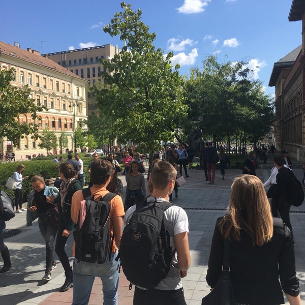 รูปภาพถ่ายที่ Budapesti Corvinus Egyetem โดย Timi 😼 V. เมื่อ 9/4/2017
