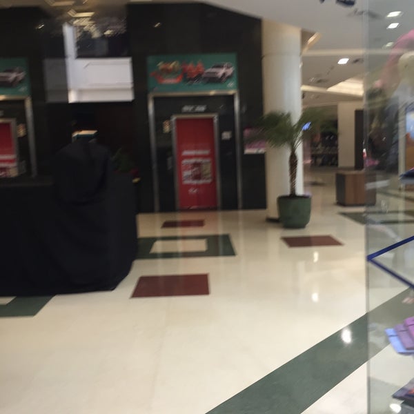 Foto tirada no(a) Shopping Plaza Sul por Roberto M. em 12/6/2015