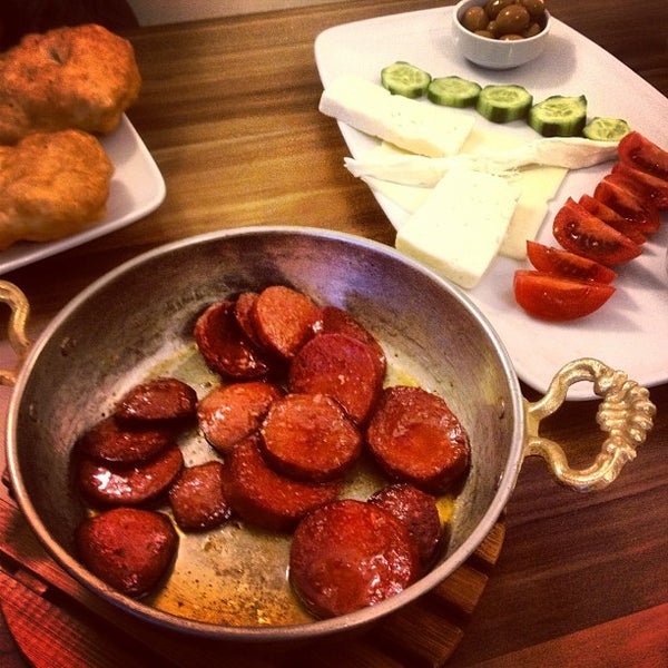 Das Foto wurde bei Baal Cafe &amp; Breakfast von Erbil K. am 3/16/2013 aufgenommen