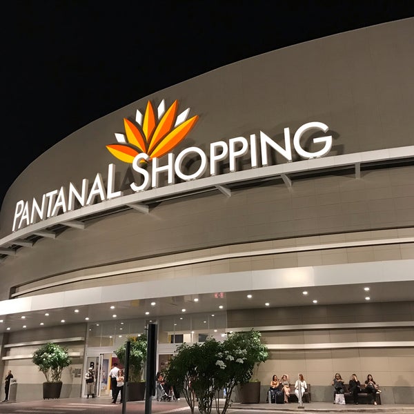Fachada principal do Pantanal Shopping depois da reforma que a modernizou e refinou, ótima iluminação e acessibilidade, frente a avenida do CPA.