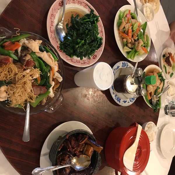 Снимок сделан в Confucius Seafood Restaurant пользователем Linton W. 4/1/2019
