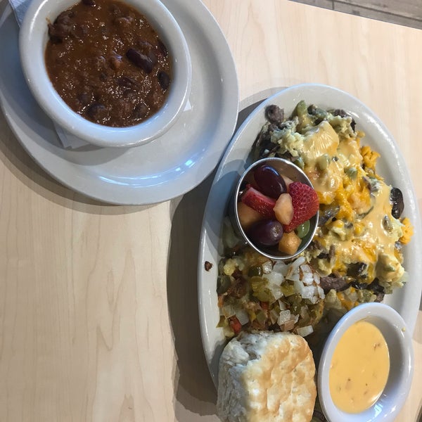 Photo taken at The Toasted Yolk by Linton on 4/19/2019