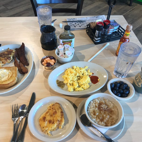 Photo taken at The Toasted Yolk by Linton W. on 1/20/2020