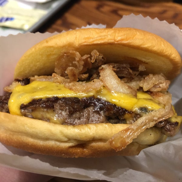 Photo taken at Shake Shack by TeaBelly on 1/5/2019