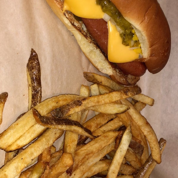 Снимок сделан в MOOYAH Burgers, Fries &amp; Shakes пользователем Noorah A. 2/7/2019