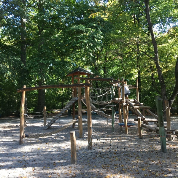 Spielplatz Chinesischer Turm Englischer Garten Sud Munchen Bayern