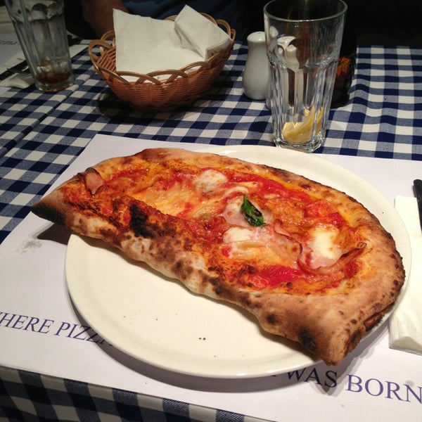 5/29/2013 tarihinde Ruggero S.ziyaretçi tarafından Brandi Pizzeria'de çekilen fotoğraf
