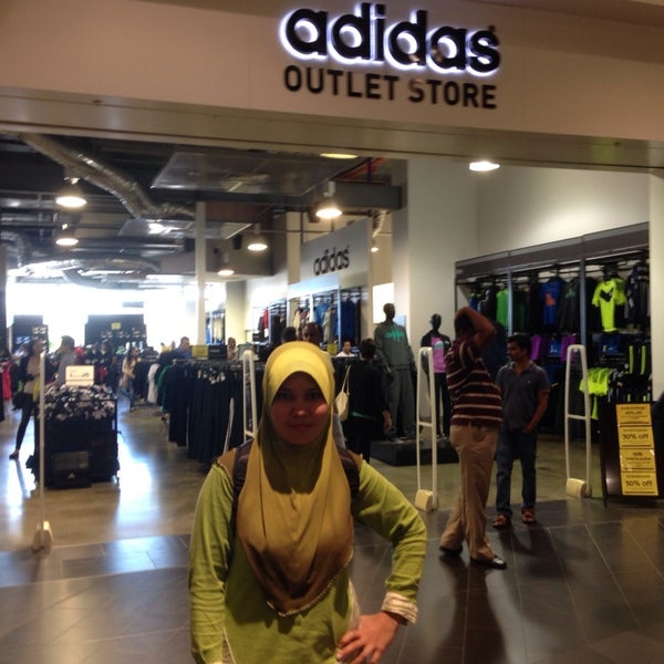 adidas outlet south wharf