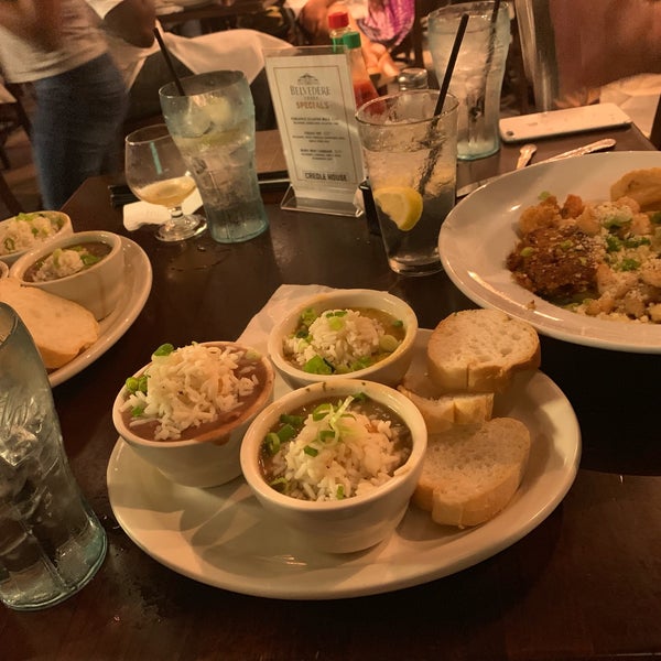 รูปภาพถ่ายที่ Creole House Restaurant &amp; Oyster Bar โดย Julian A. เมื่อ 9/1/2019