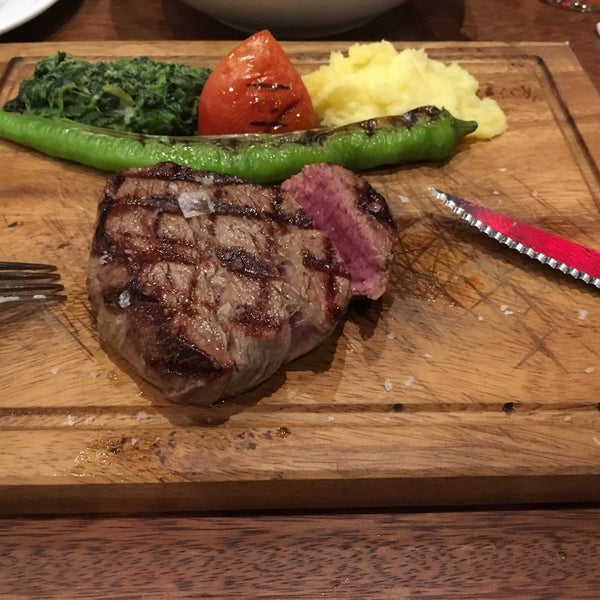 4/17/2016에 Akın A.님이 Makam İstanbul Steak House에서 찍은 사진