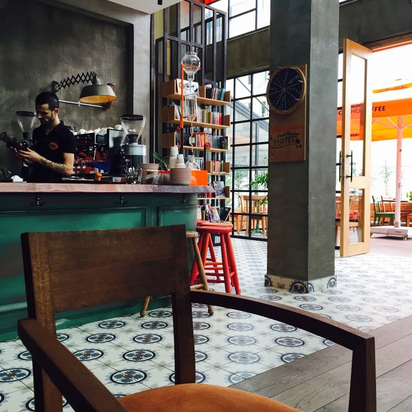 Foto diambil di Mambocino Coffee oleh Murat E. pada 5/27/2015