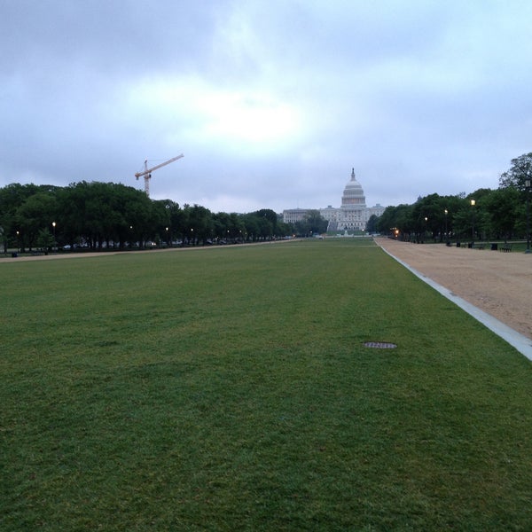 Das Foto wurde bei National Mall von Dave am 5/8/2013 aufgenommen