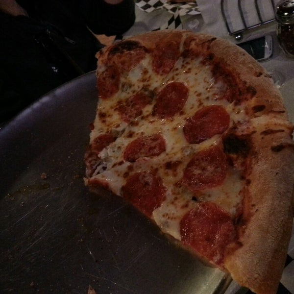 Foto diambil di AJ&#39;s NY Pizzeria oleh Brittany H. pada 10/21/2013