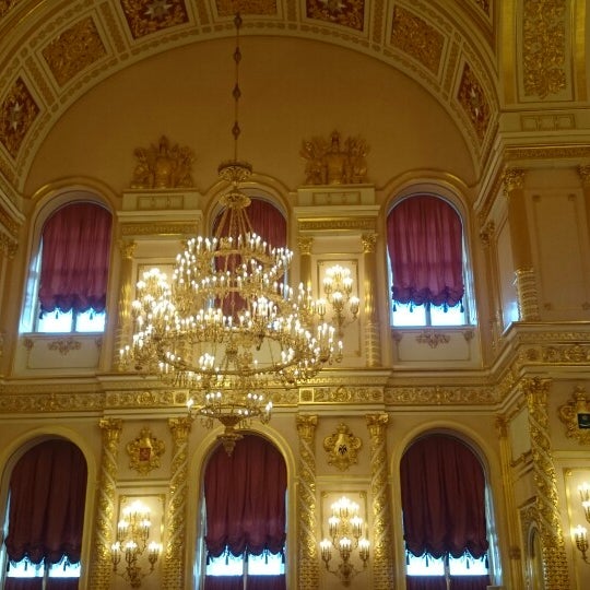 Театр в хамовниках зал. Георгиевский зал большого кремлёвского дворца. Театр в Хамовниках зал фото.