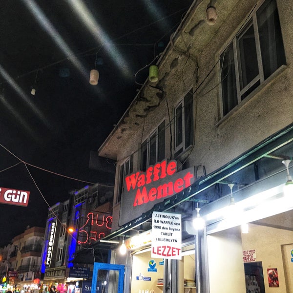 Foto diambil di Waffle Memet oleh Tuğba pada 8/11/2020