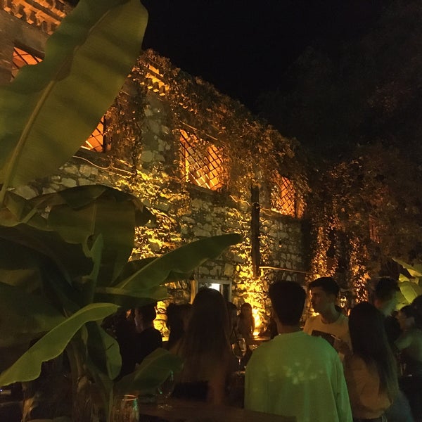 Photo taken at İş Cocktail Bar 🍹🍸🍻 by Tuğba on 7/24/2020