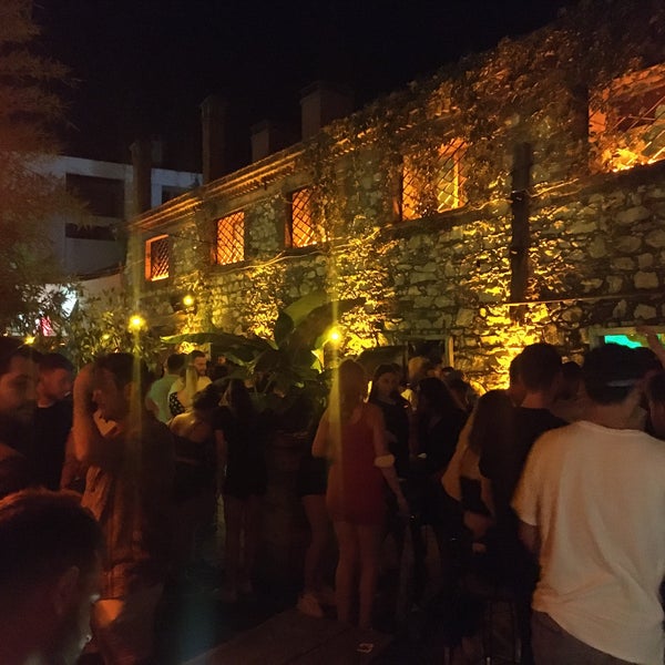 Das Foto wurde bei İş Cocktail Bar 🍹🍸🍻 von Tuğba am 7/22/2020 aufgenommen
