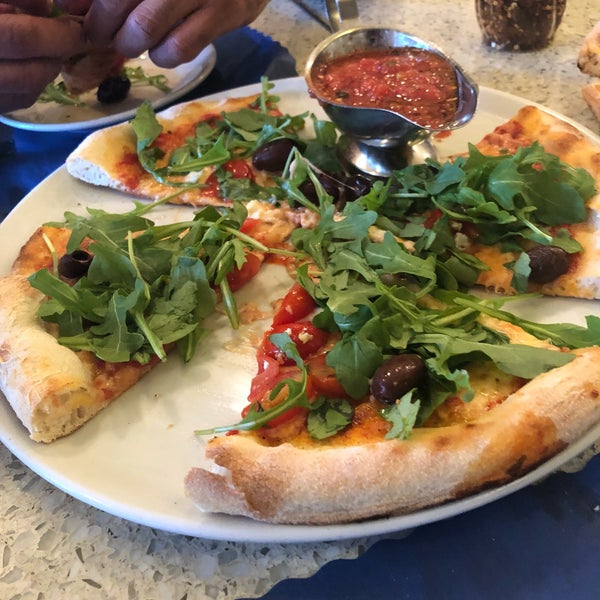 10/18/2018 tarihinde Xoséphziyaretçi tarafından Spris Pizza'de çekilen fotoğraf