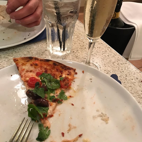 Foto diambil di Spris Pizza oleh Xoséph pada 5/1/2017