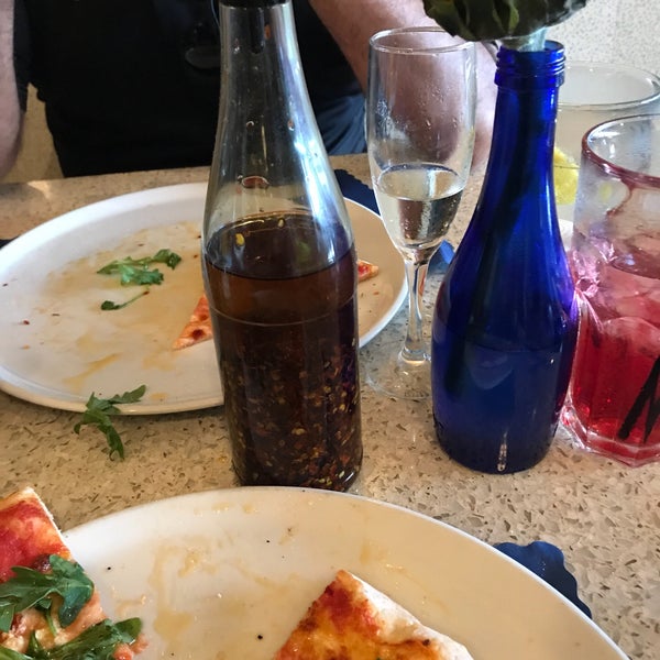 7/29/2017 tarihinde Xoséphziyaretçi tarafından Spris Pizza'de çekilen fotoğraf