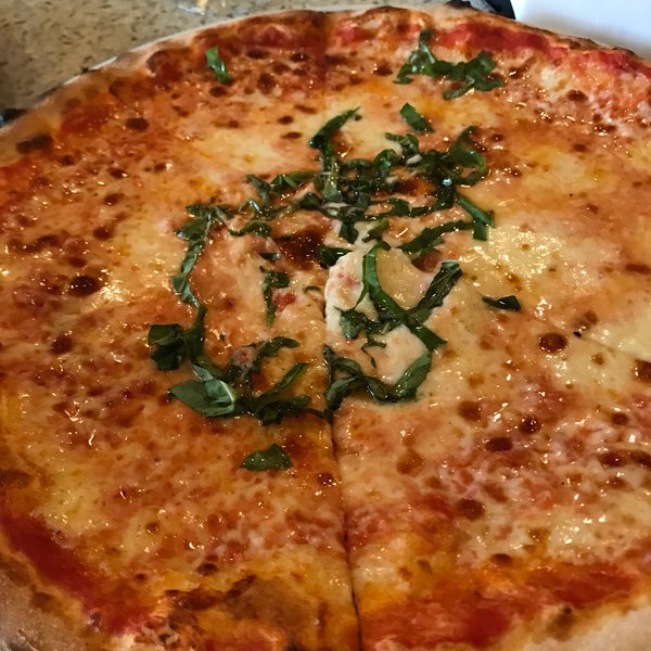 6/18/2017 tarihinde Xoséphziyaretçi tarafından Spris Pizza'de çekilen fotoğraf