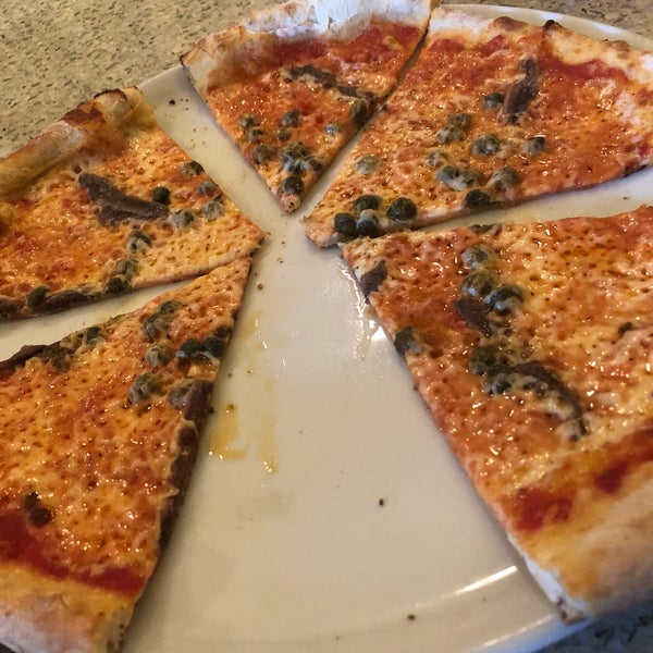 10/18/2018 tarihinde Xoséphziyaretçi tarafından Spris Pizza'de çekilen fotoğraf