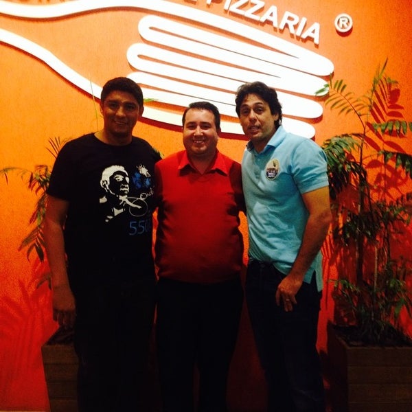 8/12/2014 tarihinde Regis P.ziyaretçi tarafından Garfão Restaurante e Pizzaria'de çekilen fotoğraf