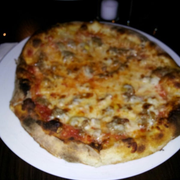 4/7/2013にJeff S.がDough Artisan Pizzeriaで撮った写真