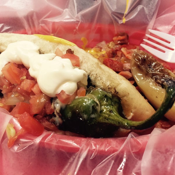 Foto scattata a Dogos Hot Dog de Sonora da Mayra R. il 11/21/2014