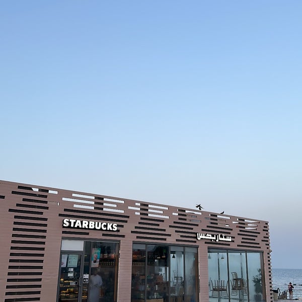 รูปภาพถ่ายที่ Starbucks โดย RAKAN เมื่อ 6/22/2023
