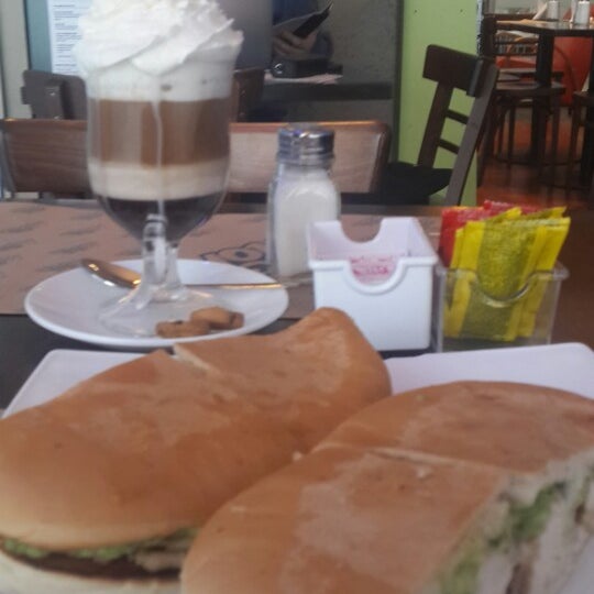 8/21/2013 tarihinde Francisco R.ziyaretçi tarafından Café Morelo'de çekilen fotoğraf