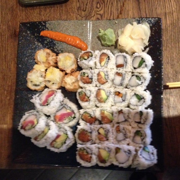 Foto scattata a Barracuda Sushi da Richard B. il 8/1/2014
