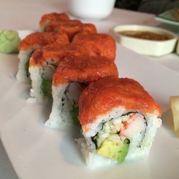 2/23/2014 tarihinde Tricia M.ziyaretçi tarafından Arashi Japan Sushi &amp; Steak House'de çekilen fotoğraf