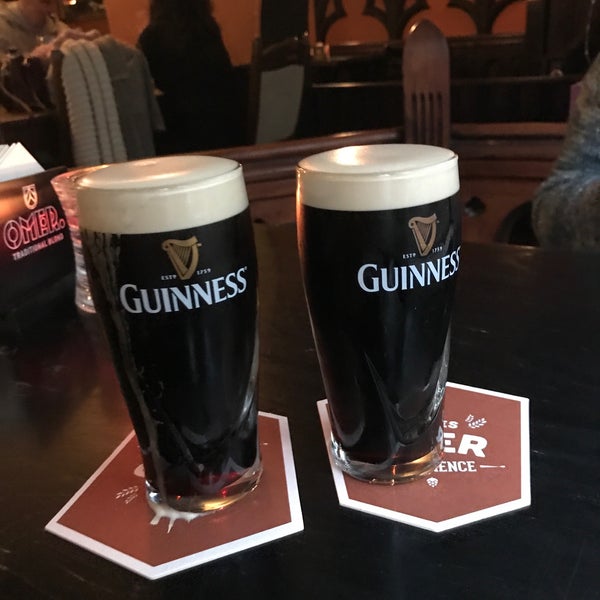 Снимок сделан в Delaney&#39;s Irish Pub &amp; Restaurant пользователем Maarten V. 1/5/2018